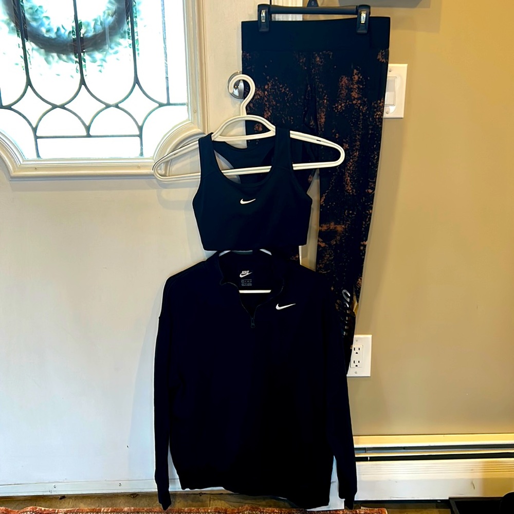 3 piece Nike bundle in excellent condition!  All 3 items fit like a medium IMO